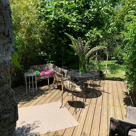 Le Jardin De Lacoste Bed & Breakfast 4*
