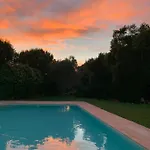 לינה וארוחת בוקר Le Jardin De Lacoste נרבון