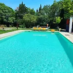 Le Jardin De Lacoste Frühstückspension 4*