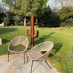 לינה וארוחת בוקר Le Jardin De Lacoste