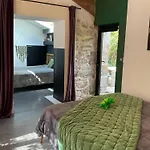 Bed & Breakfast Le Jardin De Lacoste 4*