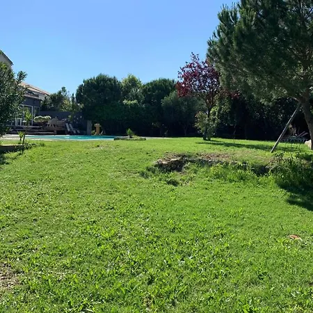 Le Jardin De Lacoste 纳博讷