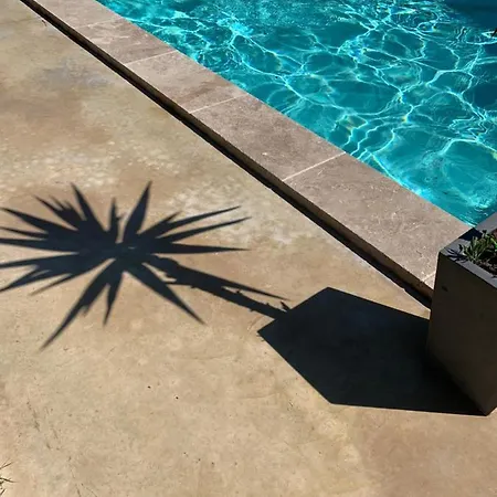 Le Jardin De Lacoste 4*