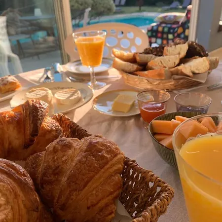 Le Jardin De Lacoste 住宿加早餐酒店 纳博讷