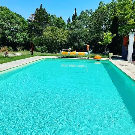 Le Jardin De Lacoste Bed & Breakfast 2*