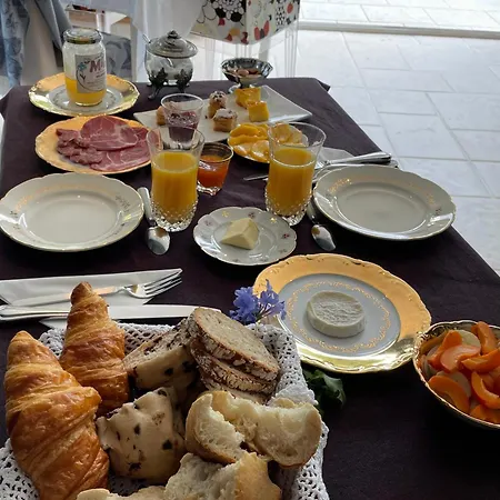 Le Jardin De Lacoste 4*