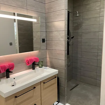 Le Jardin De Lacoste 住宿加早餐酒店 4*