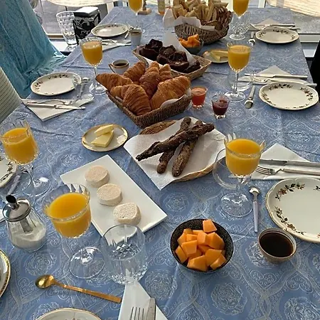 Le Jardin De Lacoste Bed & Breakfast