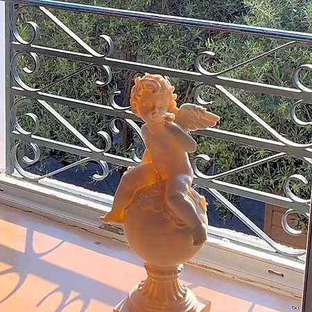 Le Jardin De Lacoste Bed & Breakfast 4*