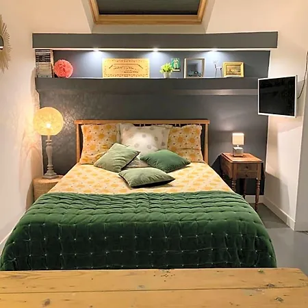 Le Jardin De Lacoste Bed & Breakfast
