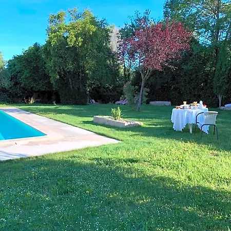 Le Jardin De Lacoste ベッド・アンド・ブレックファスト 4*