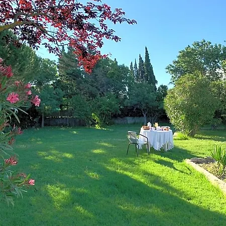Le Jardin De Lacoste 4*
