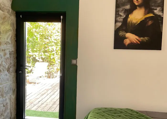 Le Jardin De Lacoste Nocleg ze śniadaniem 4*