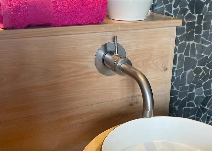 Le Jardin De Lacoste 4*